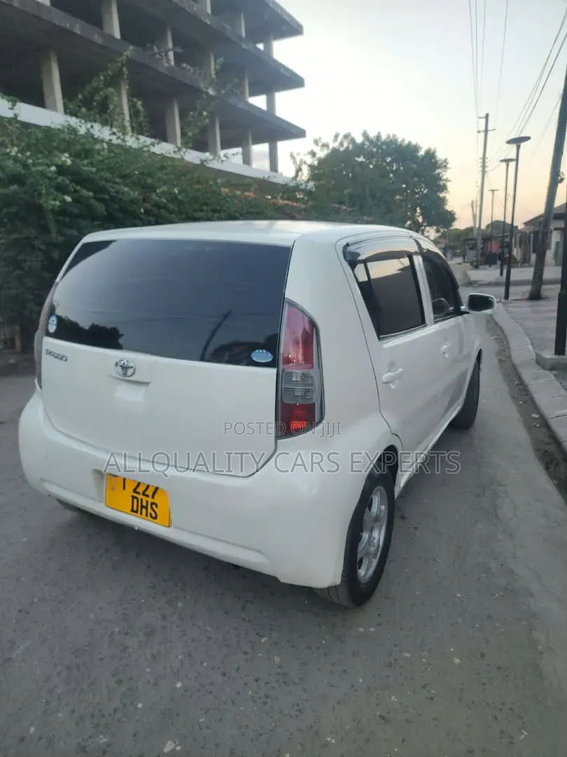 Toyota Passo 2004