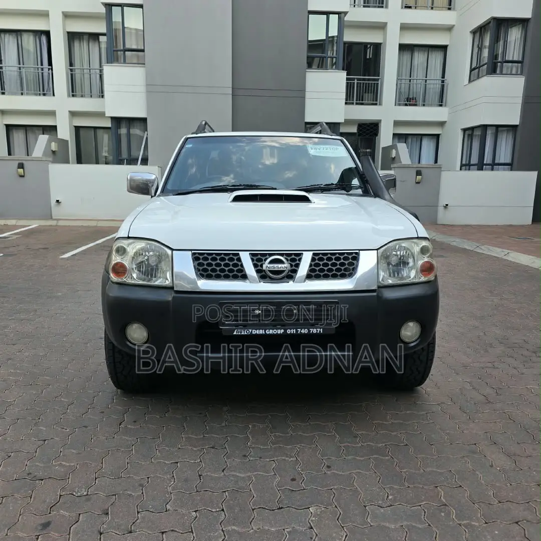 Nissan Hardbody 2019 White