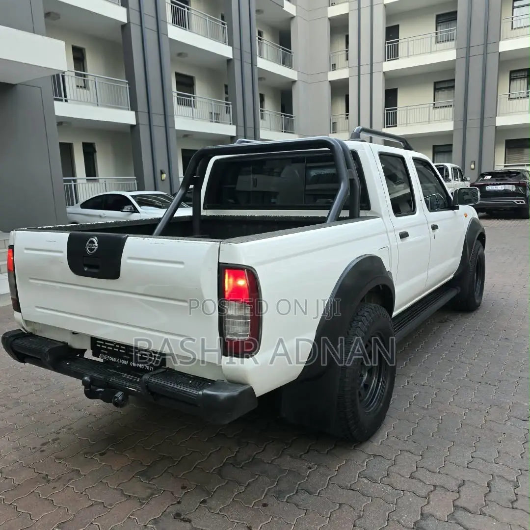 Nissan Hardbody 2019 White