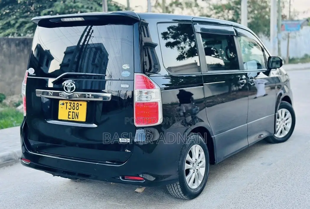 Toyota Noah 2.0 143hp FWD (7 Seater) 2007 Black