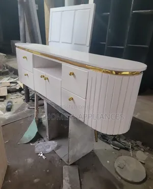 Pure Showcase Color White and Gold