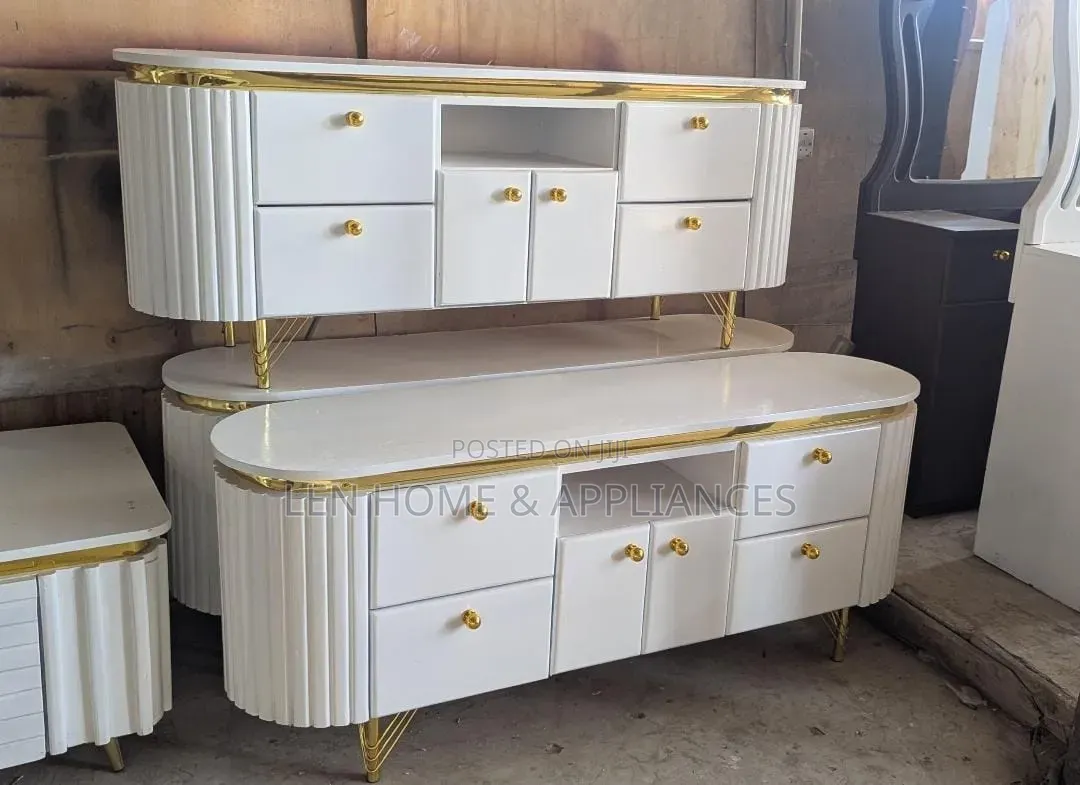Pure Showcase Color White and Gold