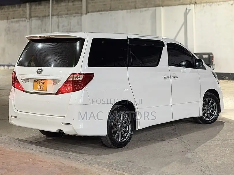Toyota Vellfire 2009 White