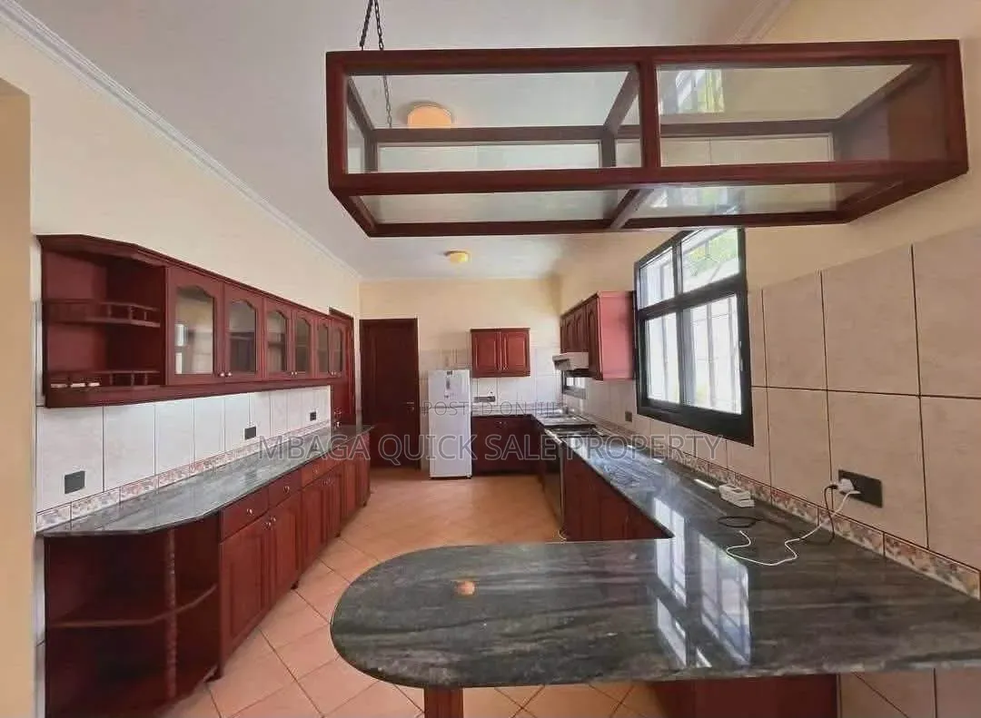 Furnished 5bdrm Villa in Masaki for rent