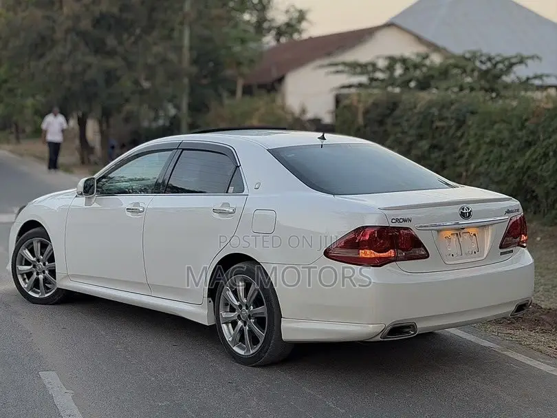 Toyota Crown 2009 White