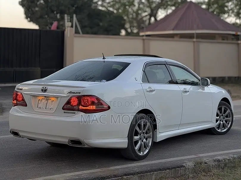 Toyota Crown 2009 White