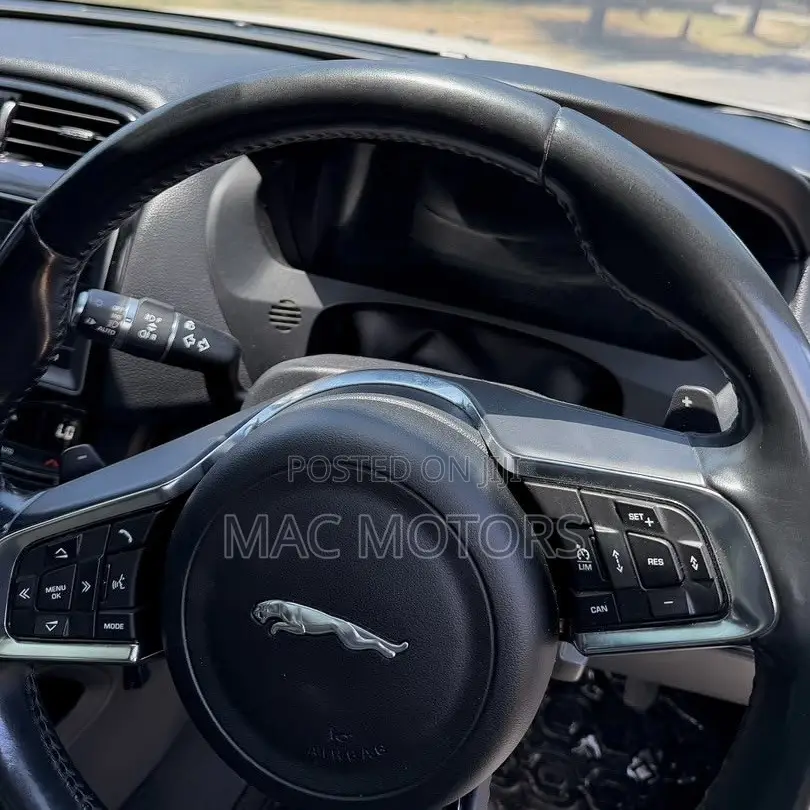 Jaguar F-Pace 2018 White