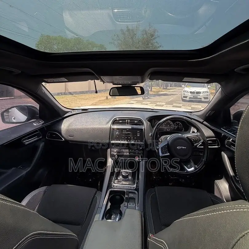 Jaguar F-Pace 2018 White