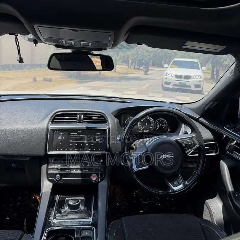 Jaguar F-Pace 2018 White
