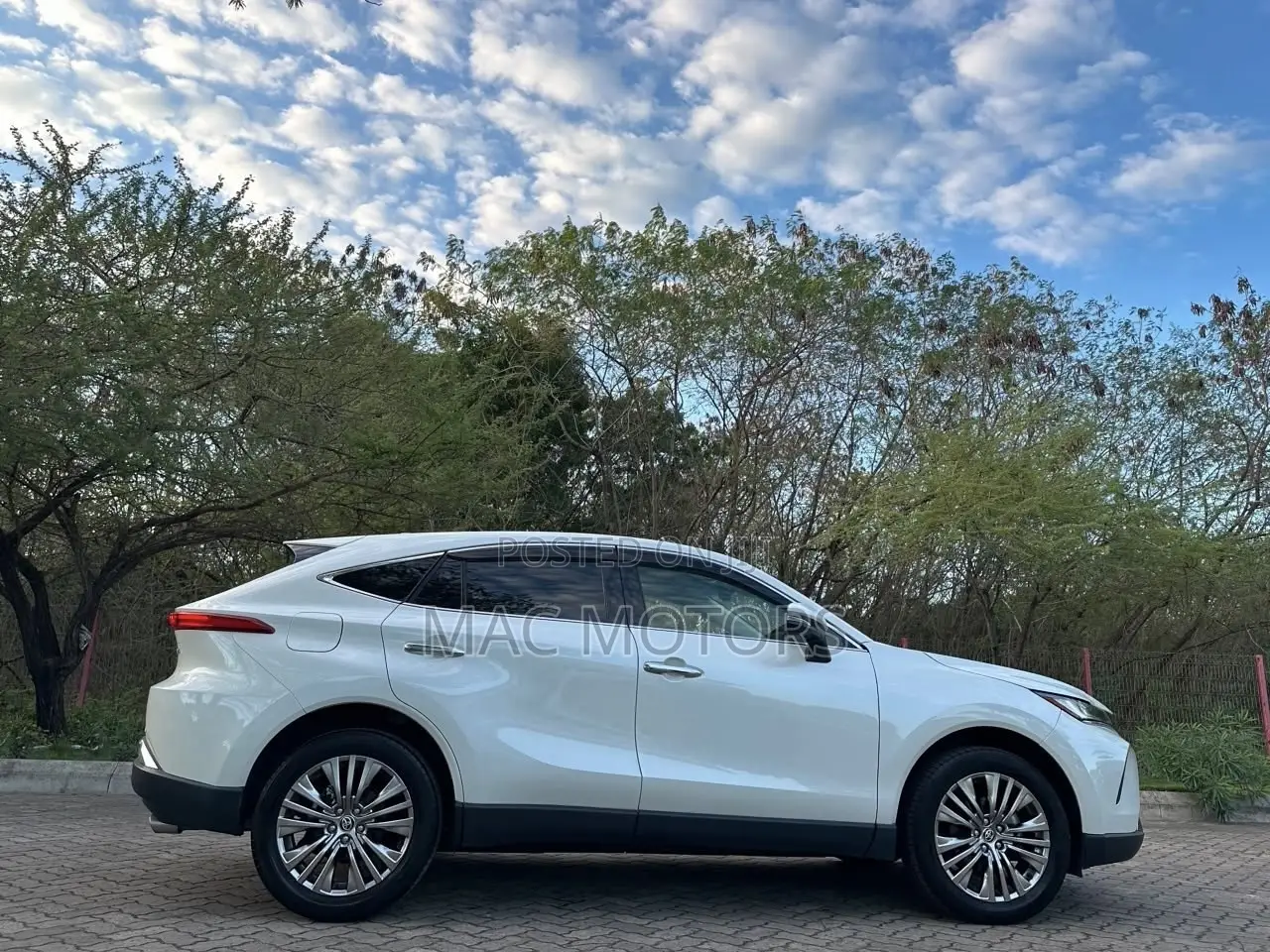 Toyota Harrier 2.0 2020 White