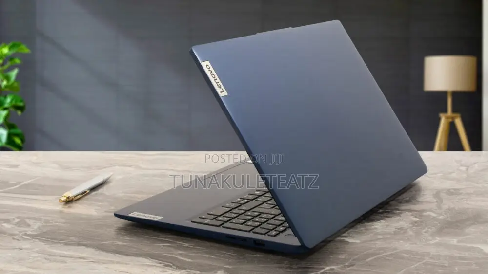 Laptop Lenovo 300e 4GB Intel Pentium SSD 128GB