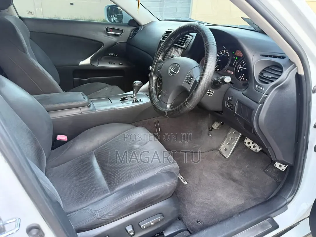 Toyota Lexcen 2010 White
