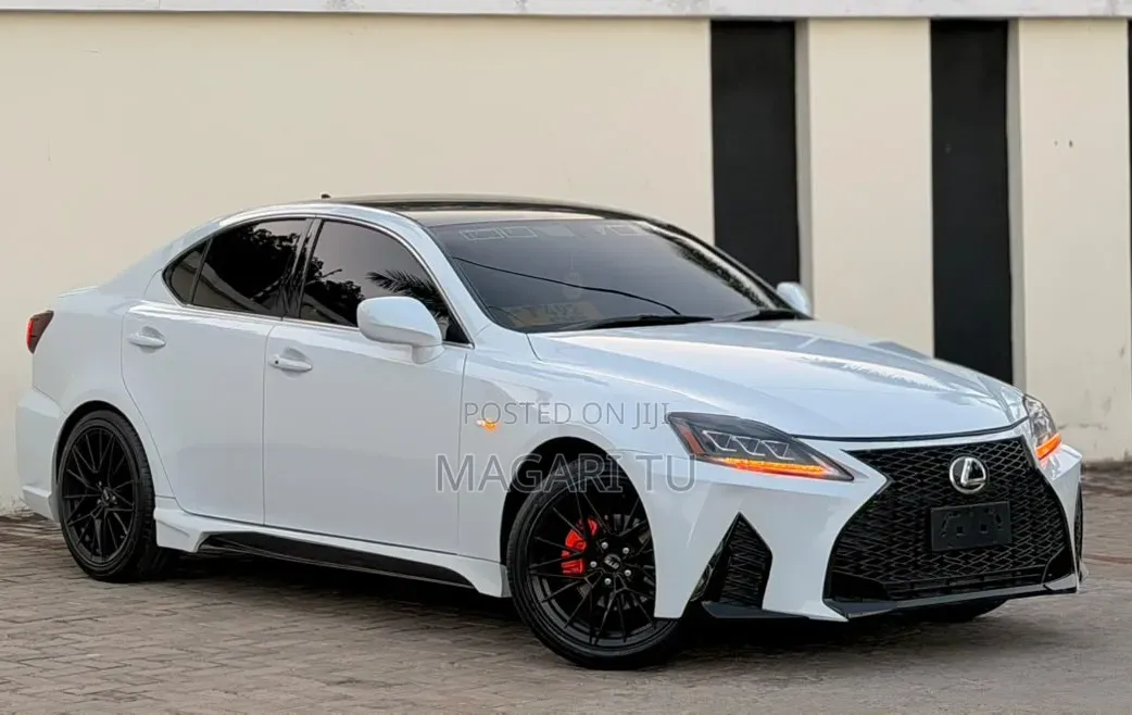 Toyota Lexcen 2010 White