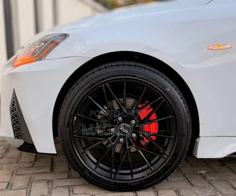 Toyota Lexcen 2010 White