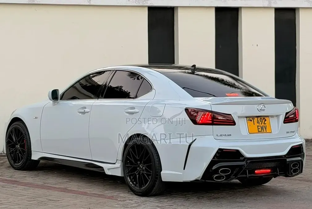 Toyota Lexcen 2010 White