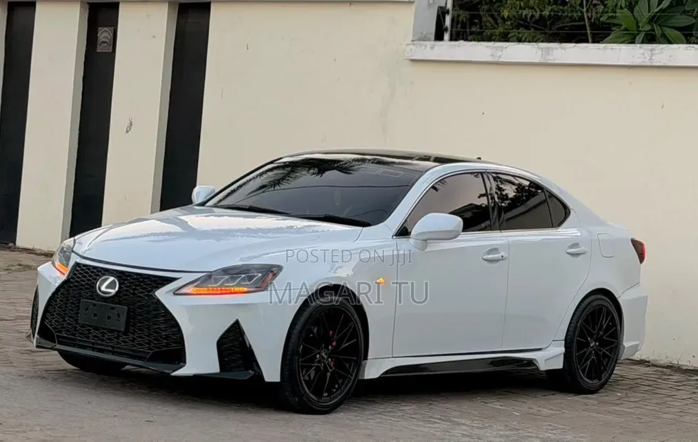 Toyota Lexcen 2010 White
