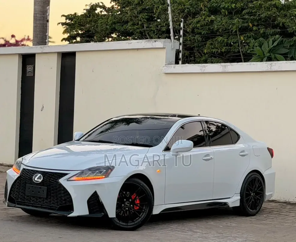 Toyota Lexcen 2010 White