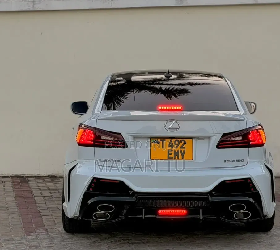 Toyota Lexcen 2010 White
