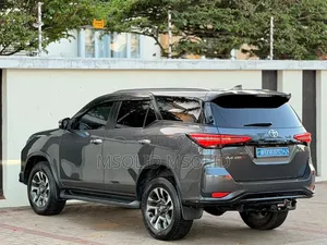 Toyota Fortuner 2023 Gray
