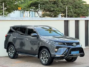 Toyota Fortuner 2023 Gray