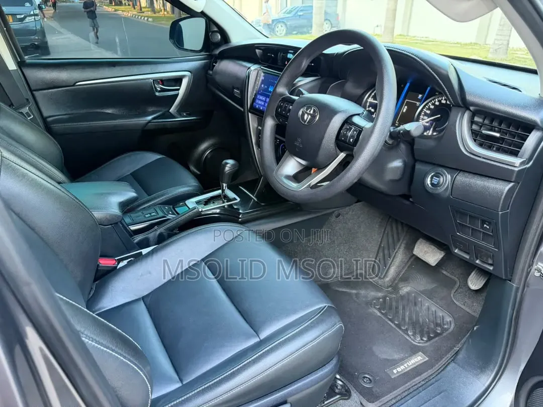 Toyota Fortuner 2023 Gray