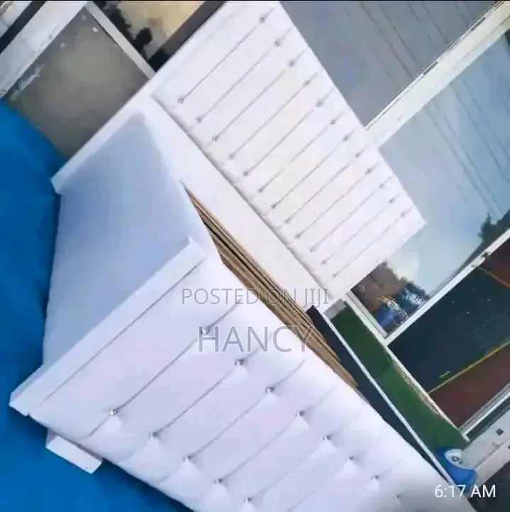 Tajiri Una Lala Chini Hadi Leo