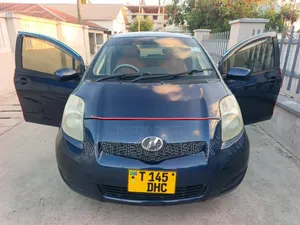 Toyota Vitz 1.3 AWD 5dr 2015 Black