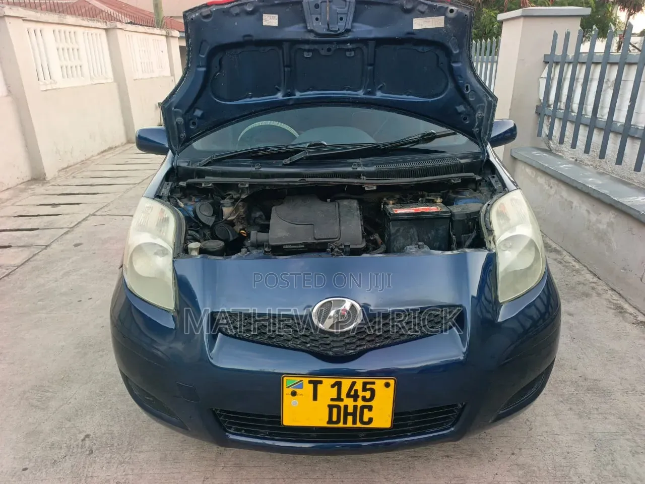 Toyota Vitz 1.3 AWD 5dr 2015 Black