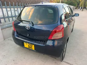 Toyota Vitz 1.3 AWD 5dr 2015 Black