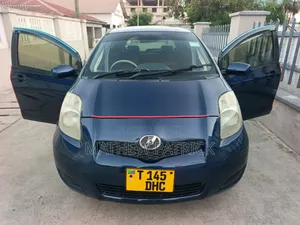 Toyota Vitz 1.3 AWD 5dr 2015 Black