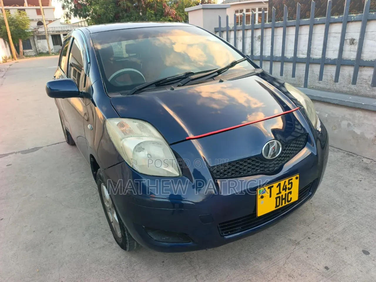 Toyota Vitz 1.3 AWD 5dr 2015 Black