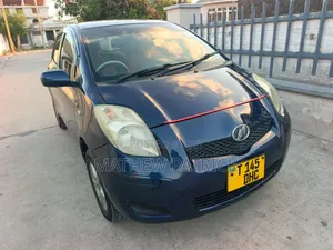 Toyota Vitz 1.3 AWD 5dr 2015 Black