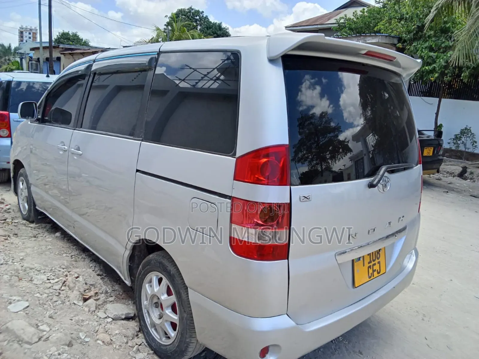 Toyota Noah 2001 Silver