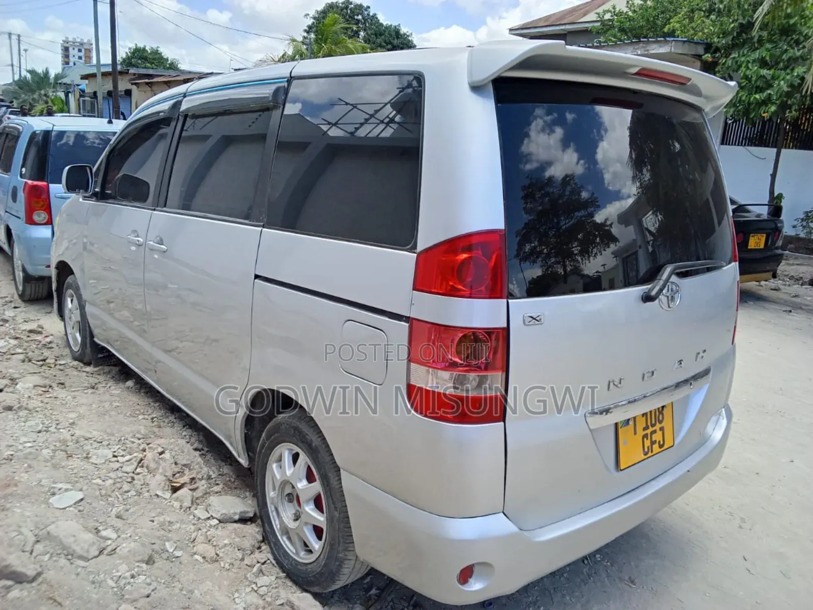 Toyota Noah 2001 Silver