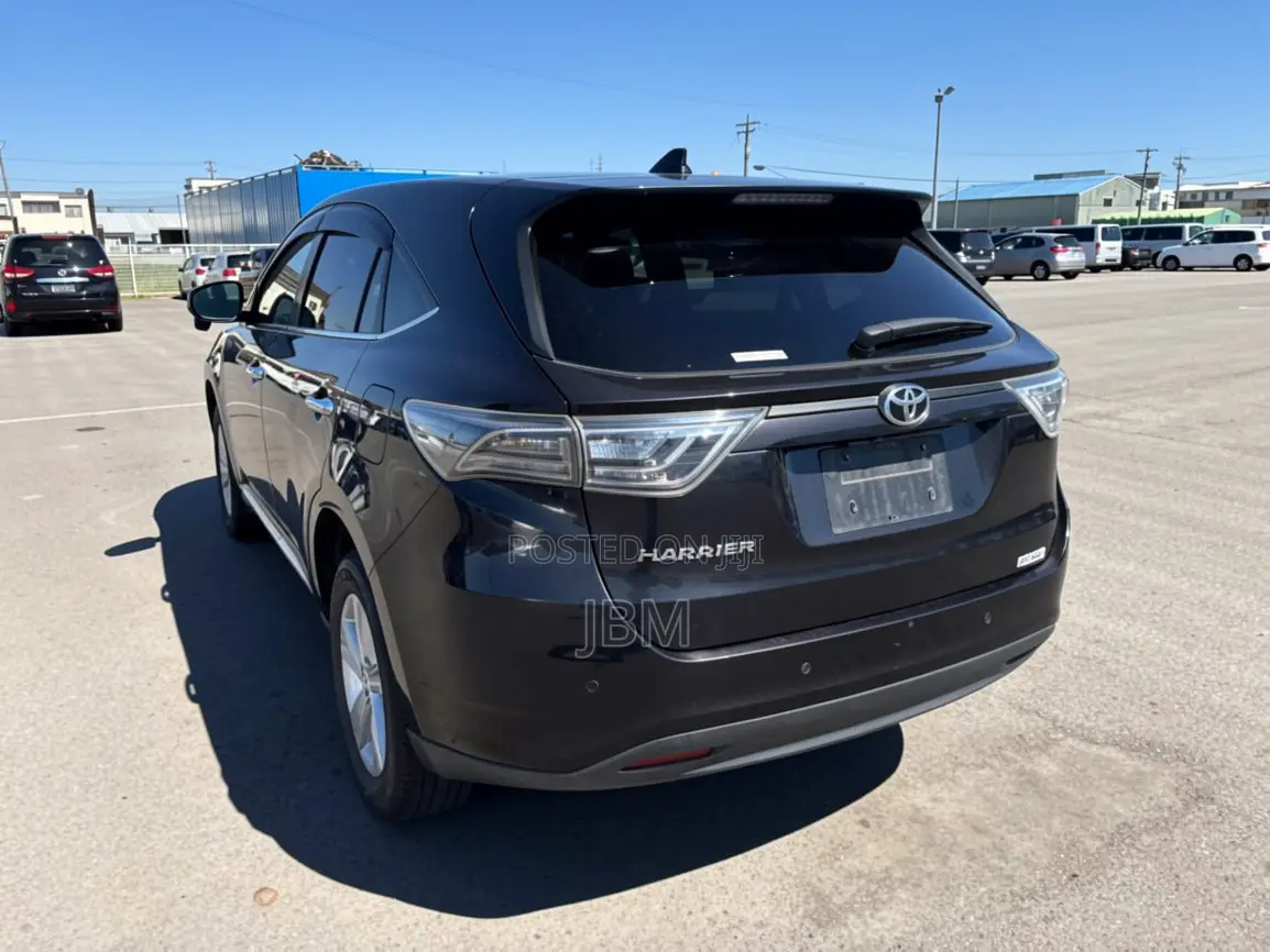 Toyota Harrier 2.0 2016 Black