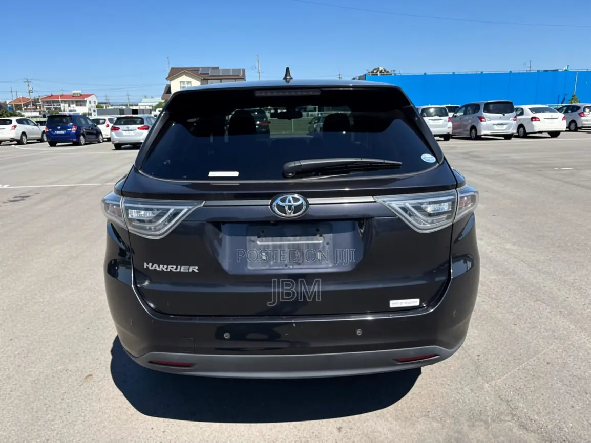 Toyota Harrier 2.0 2016 Black