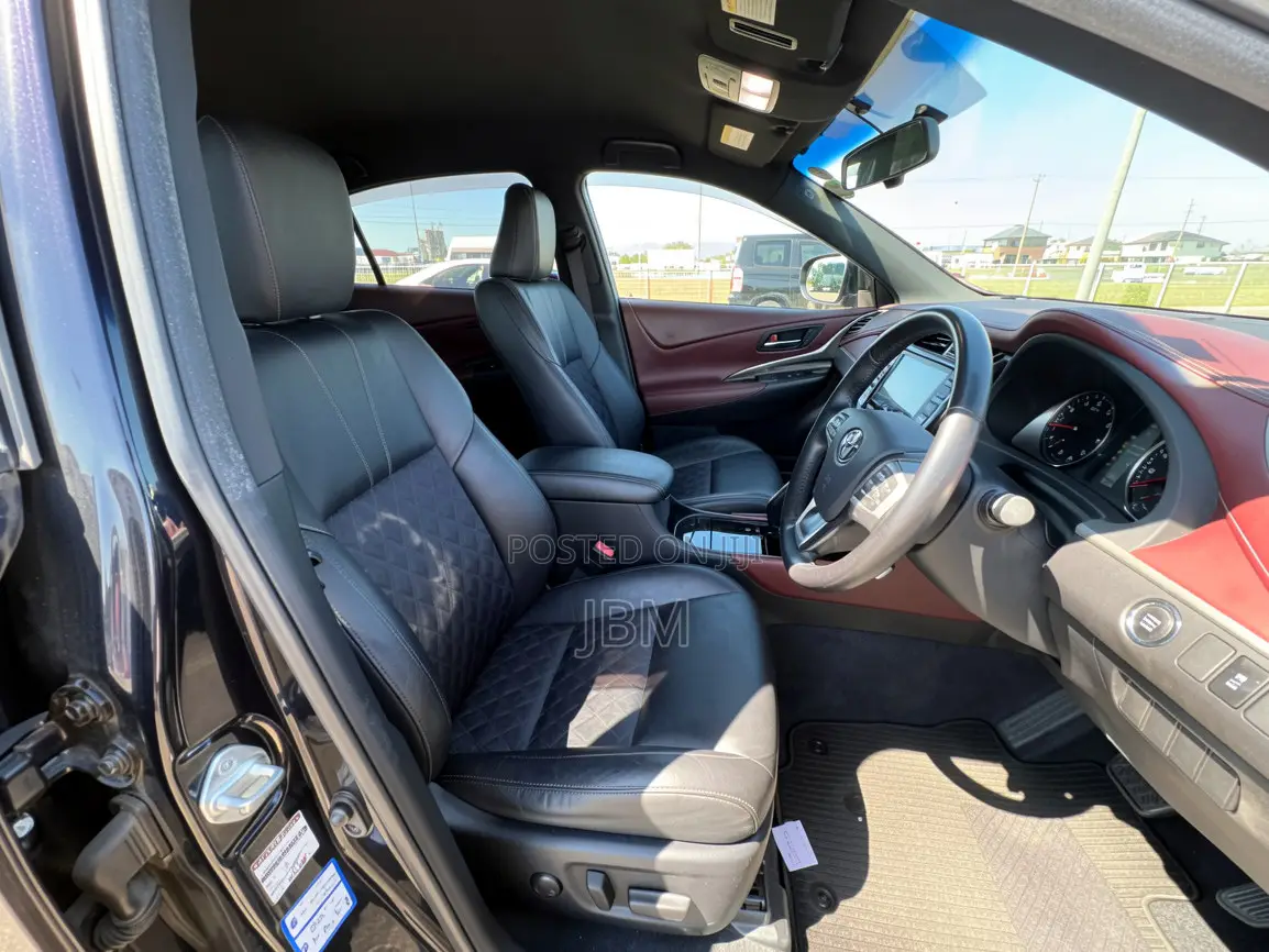 Toyota Harrier 2.0 2016 Black