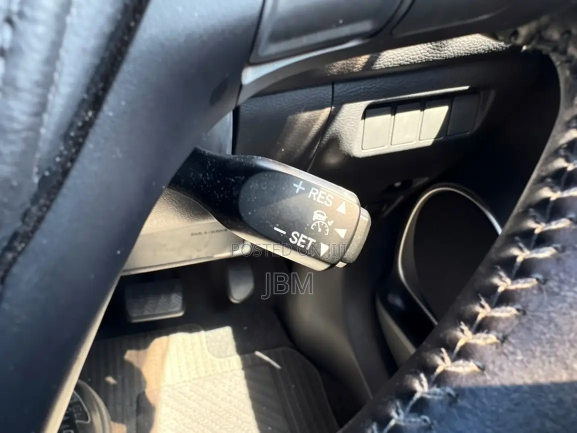 Toyota Harrier 2.0 2016 Black