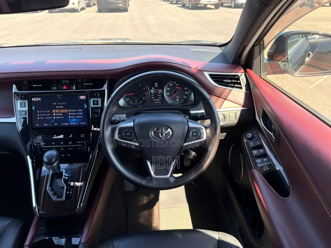 Toyota Harrier 2.0 2016 Black