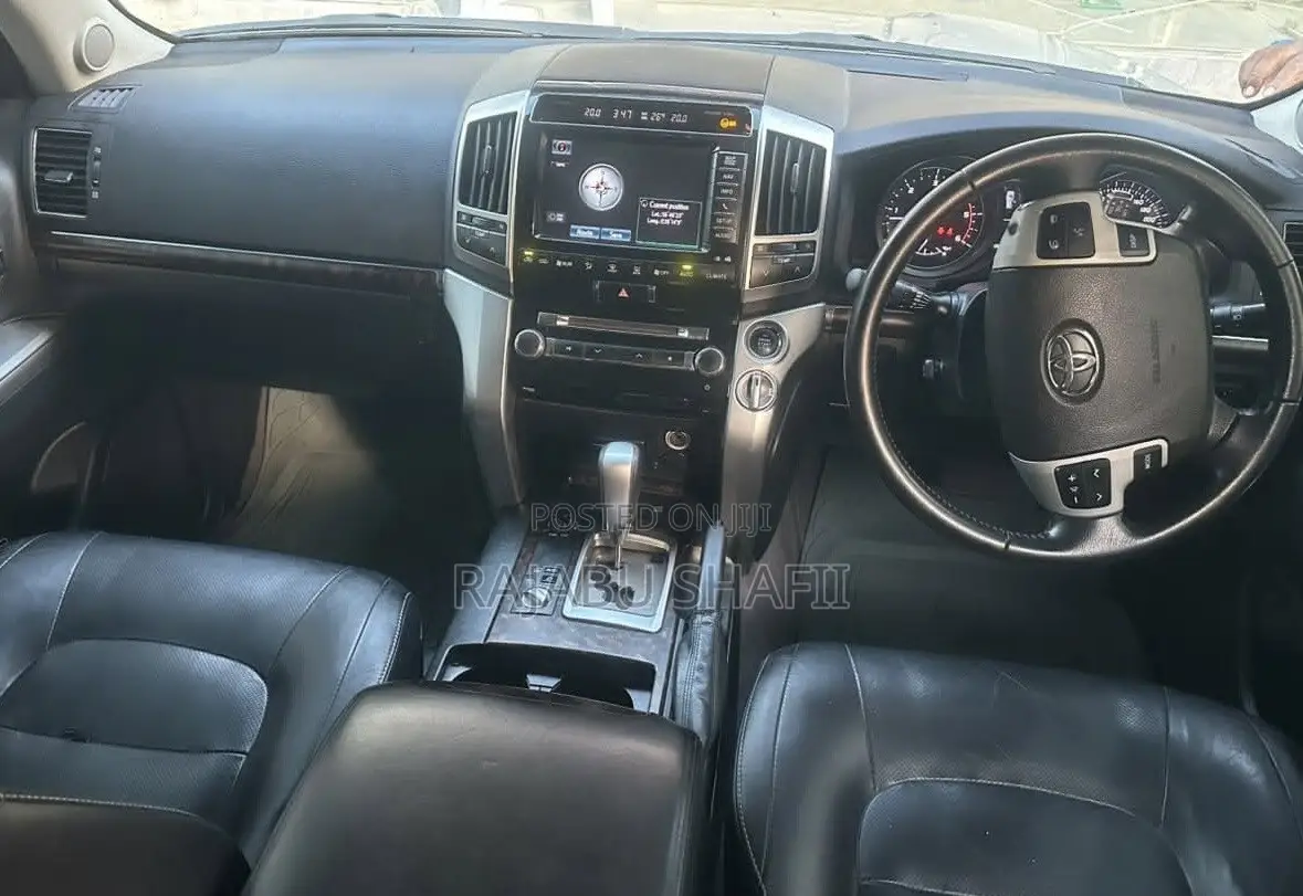 Toyota Land Cruiser 2016 Silver