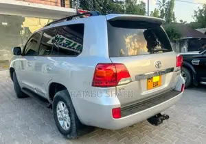 Toyota Land Cruiser 2016 Silver