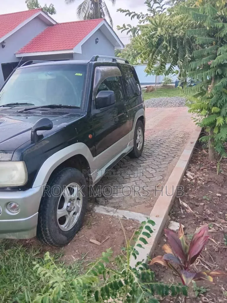 Mitsubishi Pajero 2005 Black