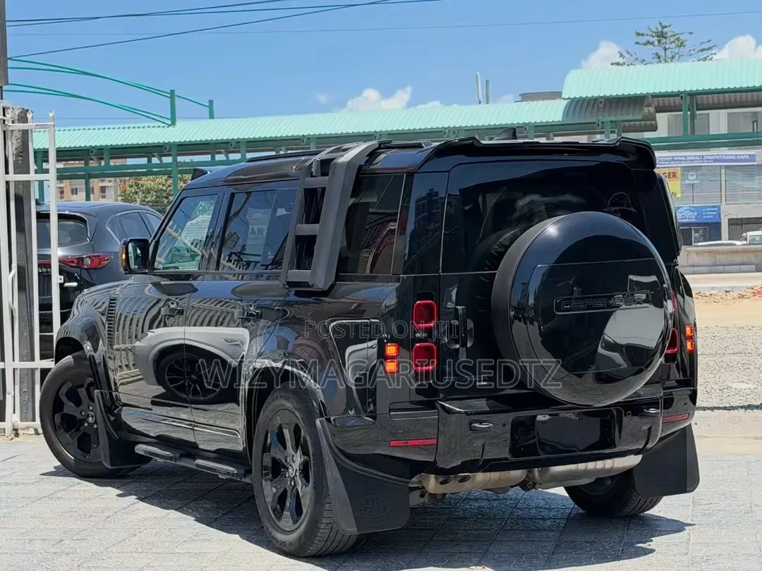 Land Rover Defender X-Dynamic SE 2023 Matt Black