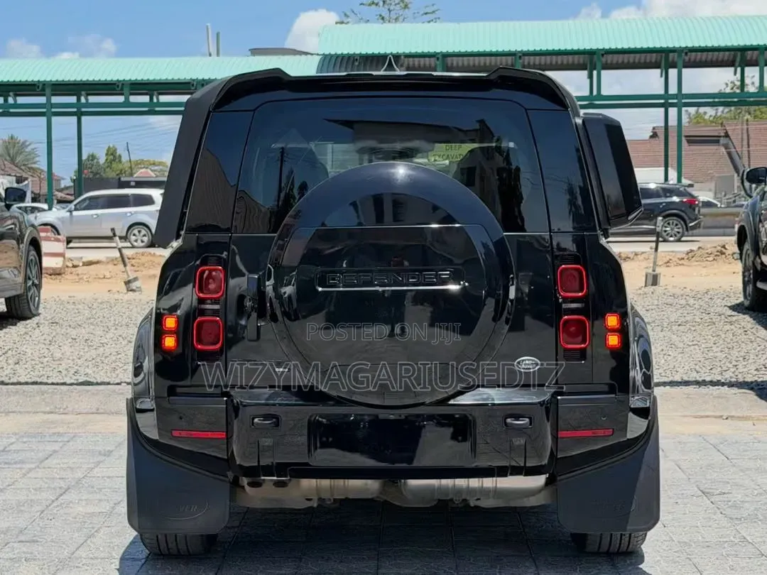 Land Rover Defender X-Dynamic SE 2023 Matt Black