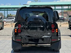 Land Rover Defender X-Dynamic SE 2023 Matt Black