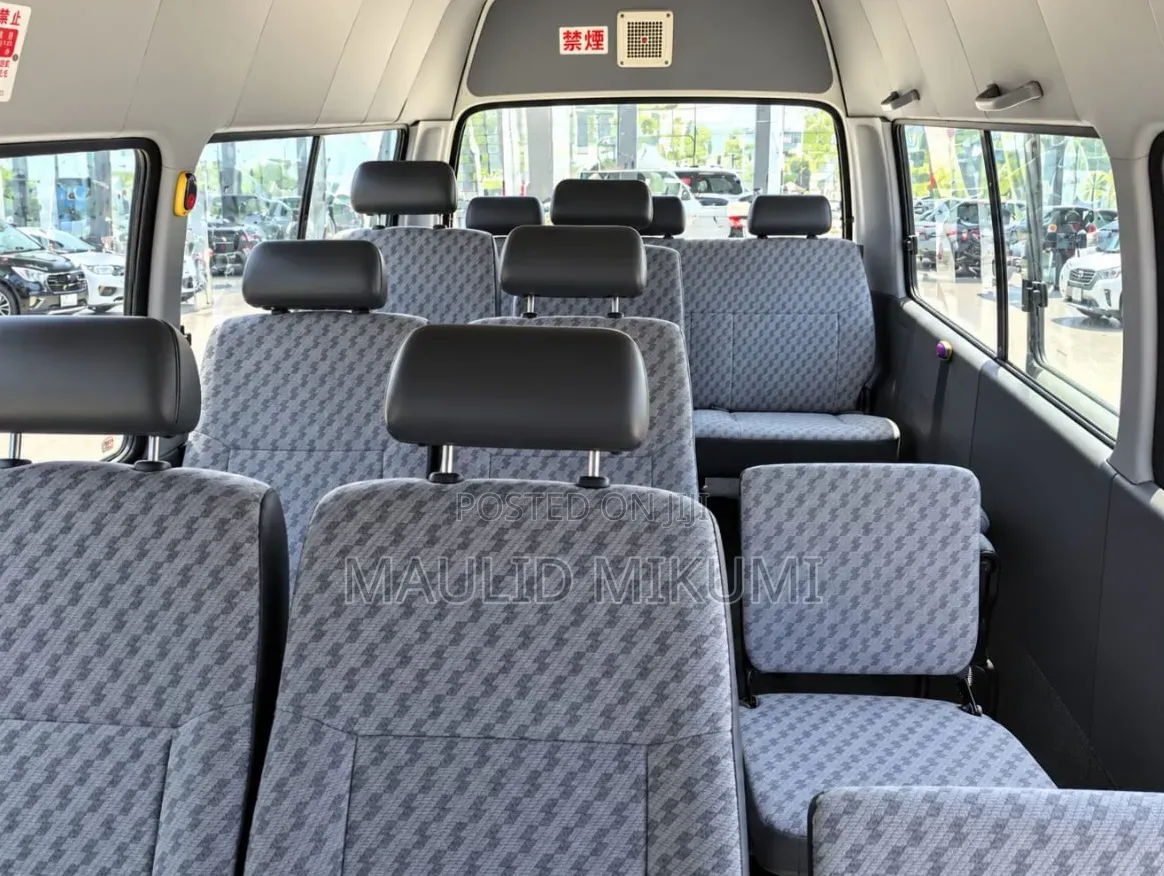Toyota HiAce 2000 White