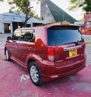 Toyota Corolla Rumion Hatchback 1.5 FWD 2009 Red