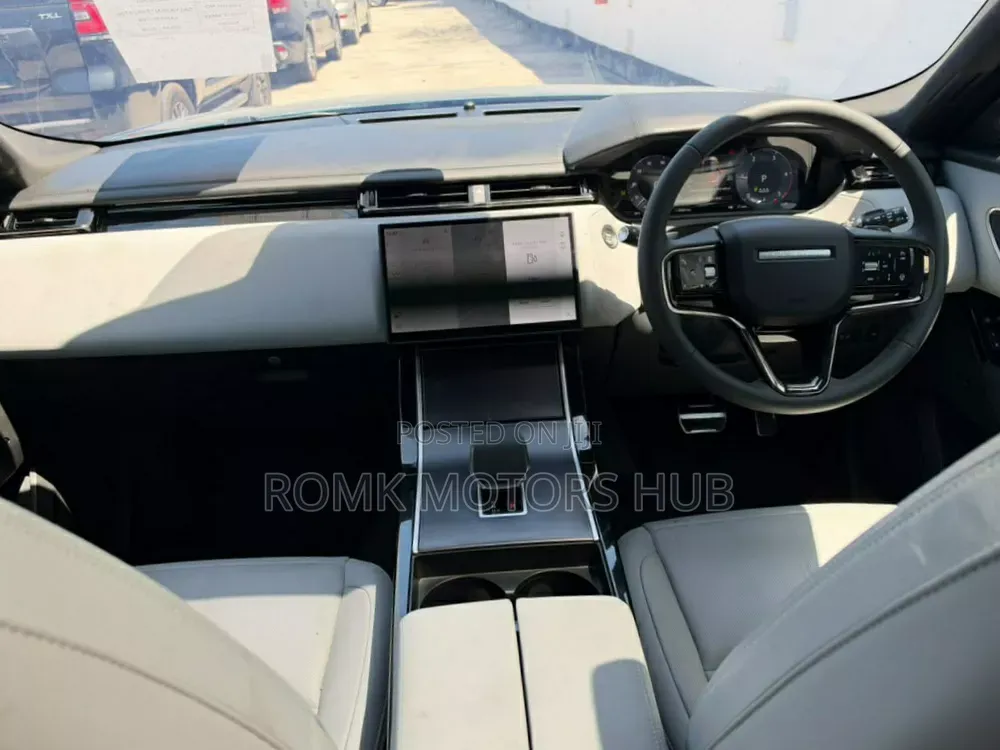 Land Rover Discovery 2025 Blue