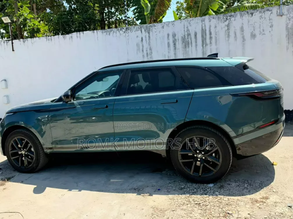 Land Rover Discovery 2025 Blue
