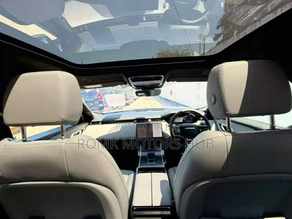Land Rover Discovery 2025 Blue